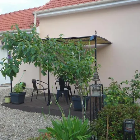 Ferienhaus 10km To Disneyland - Terrace Parking & Sleeps 4 Quincy-Voisins